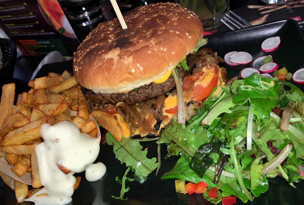 L atelier du royal restaurant tapas bar toulouse burger frites cheddar salade